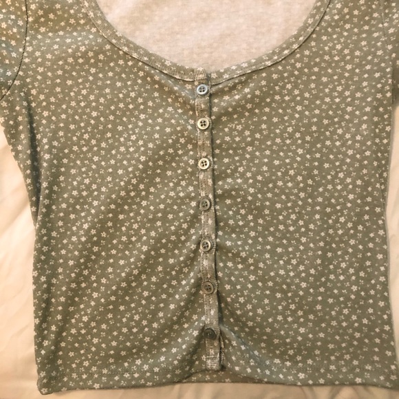 Sage Green Floral Cropped Tee - Picture 2 of 4